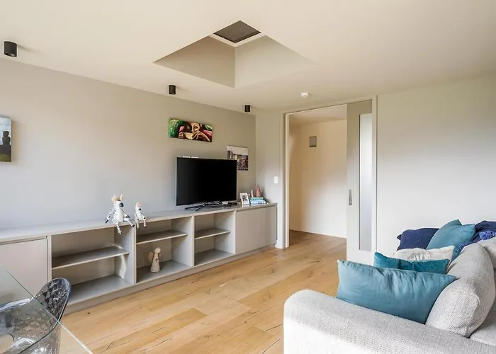 Roys Peak House, Architectural Gem In Holiday home *
