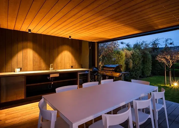 Holiday home Roys Peak House, Architectural Gem In