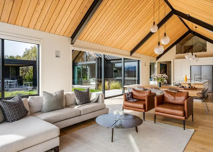 Holiday home Roys Peak House, Architectural Gem In *