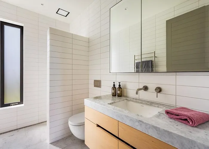Roys Peak House, Architectural Gem In Holiday home