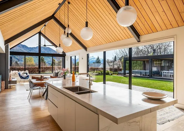 Roys Peak House, Architectural Gem In Holiday home Wanaka