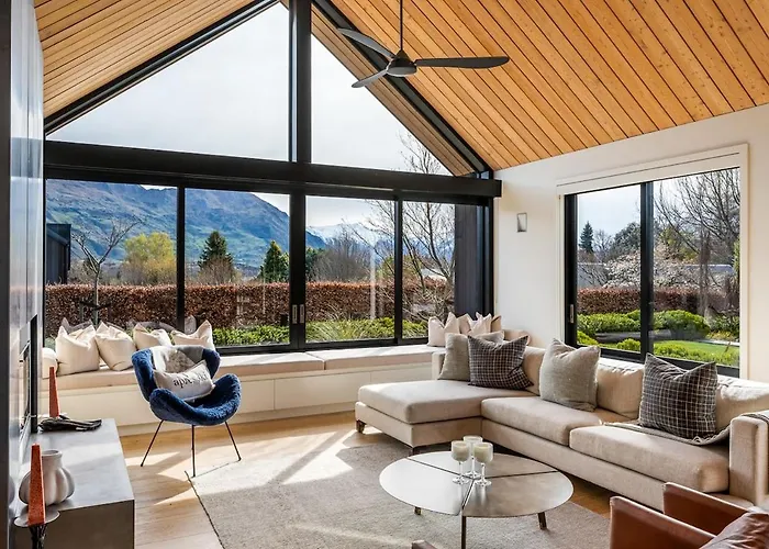 Roys Peak House, Architectural Gem In