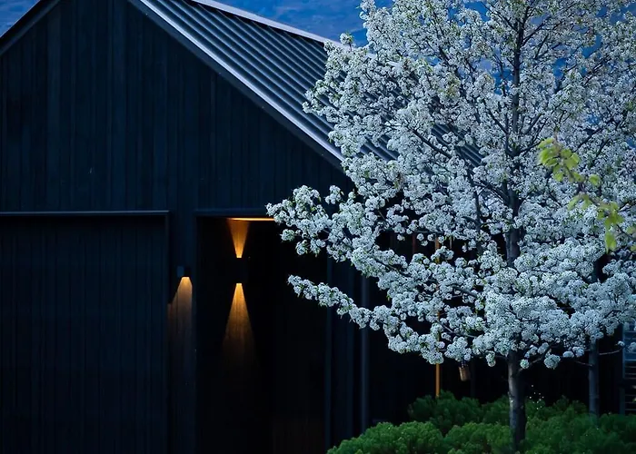 Roys Peak House, Architectural Gem In Wanaka