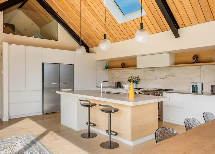 Roys Peak House, Architectural Gem In